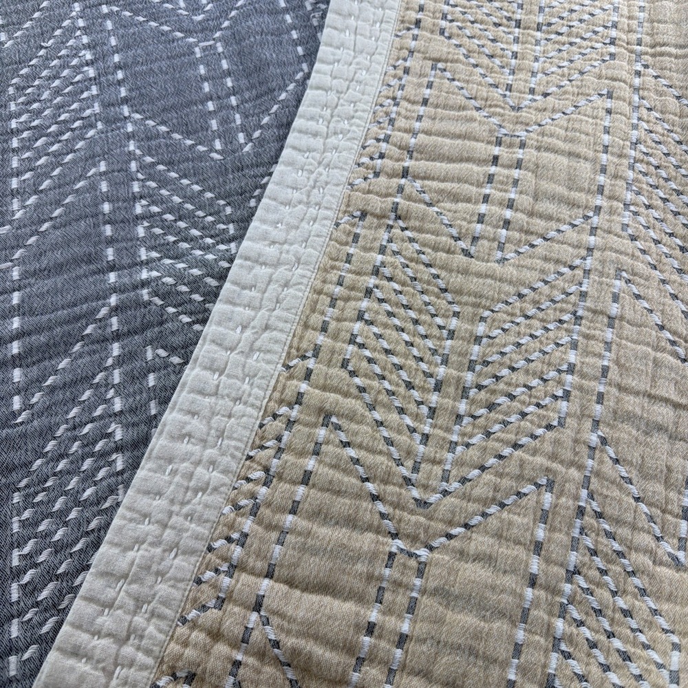 West Elm ORGANIC Cotton & Linen Arrow Blanket F/Q Reversible Grey Beige Quilt - Picture 3 of 10